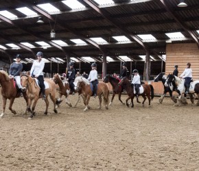 Carrousel rijden bij HRC Knollegruun