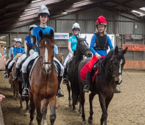 Carrousel rijden bij HRC Knollegruun